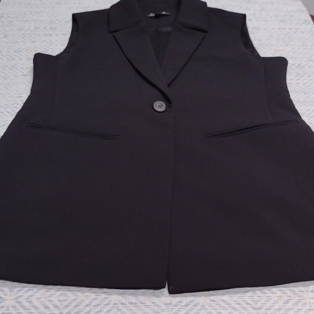 CHARLIE B Black Sleeveless Vest Chic,Feminine. - Picture 8 of 16